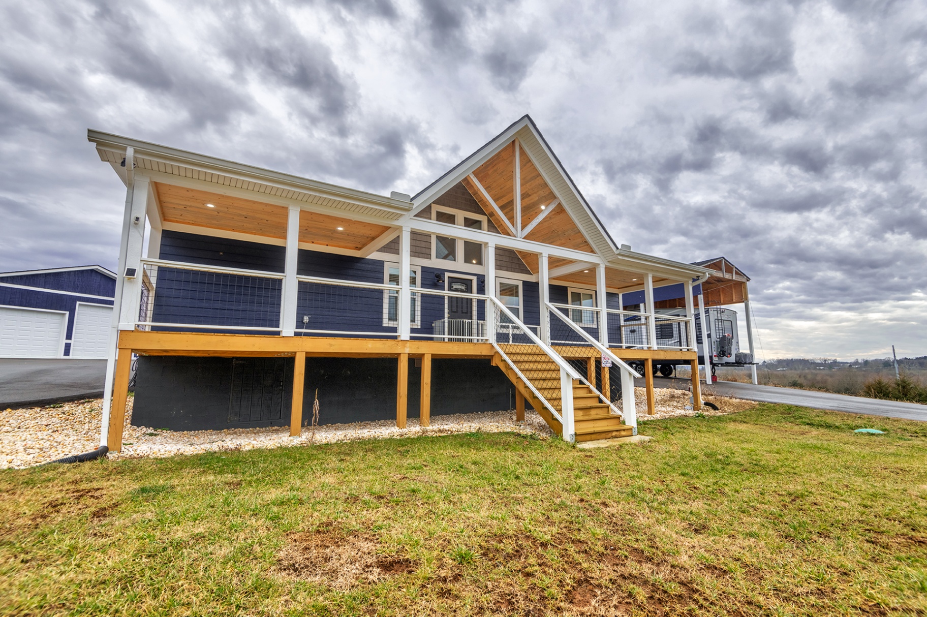 Turner Hill outdoor living space